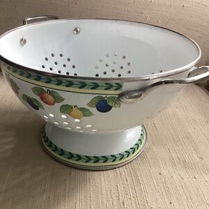 VINTAGE VILLEROY & BOCH ENAMEL ON METAL FRUIT MOTIF ROUND COLLANDER